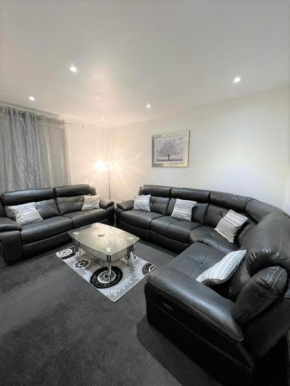 Lovely 2 Bed Apt close to Silverburn Mall